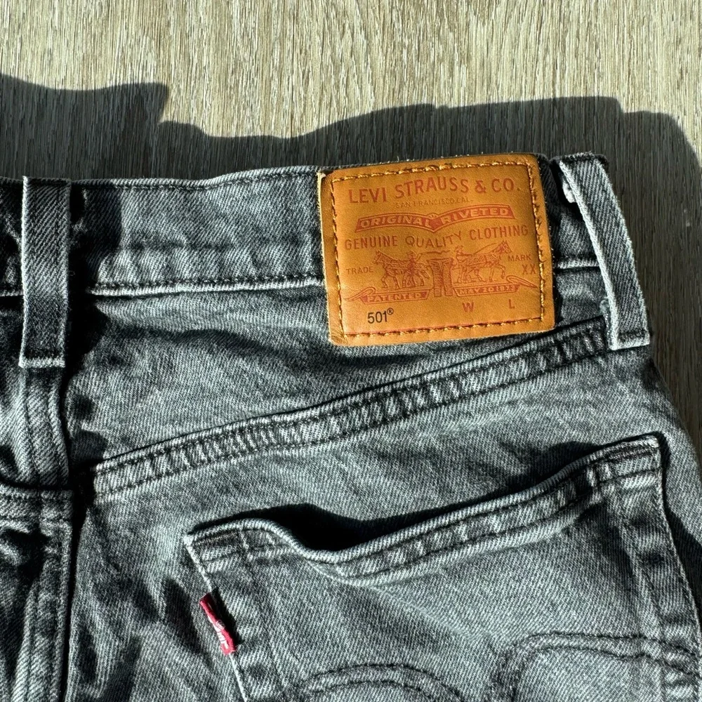 501® ORIGINAL CROPPED WOMEN'S JEANS - Picture 4 of 5